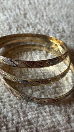 Laminated gold bracelet