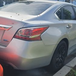 2015 Nissan Altima 25