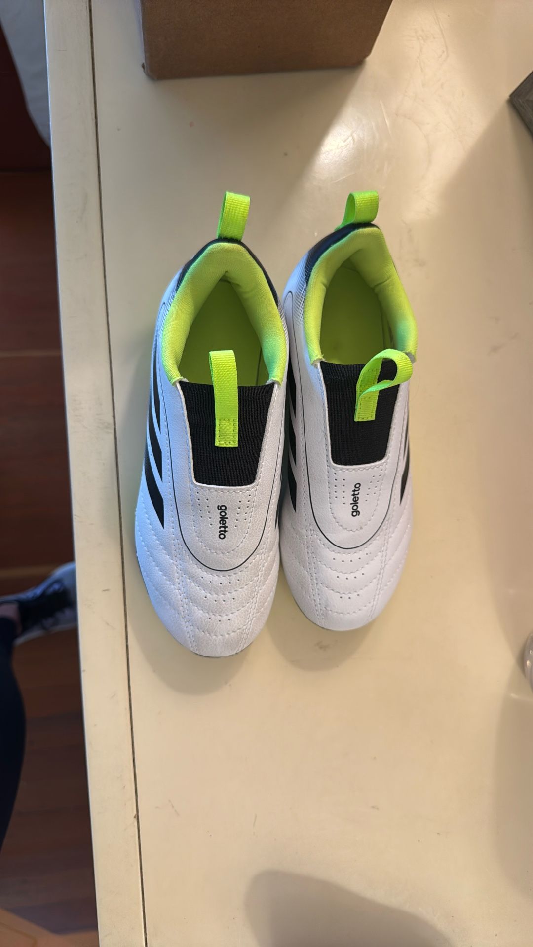 Laceless Soccer Cleats Size 13 Kids 