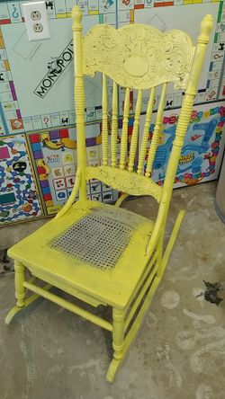 ANTIQUE ROCKING CHAIR