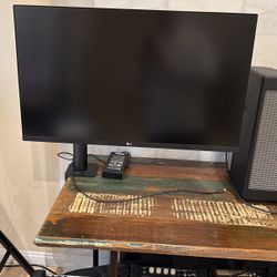 LG 32UN880 32” 4K Monitor