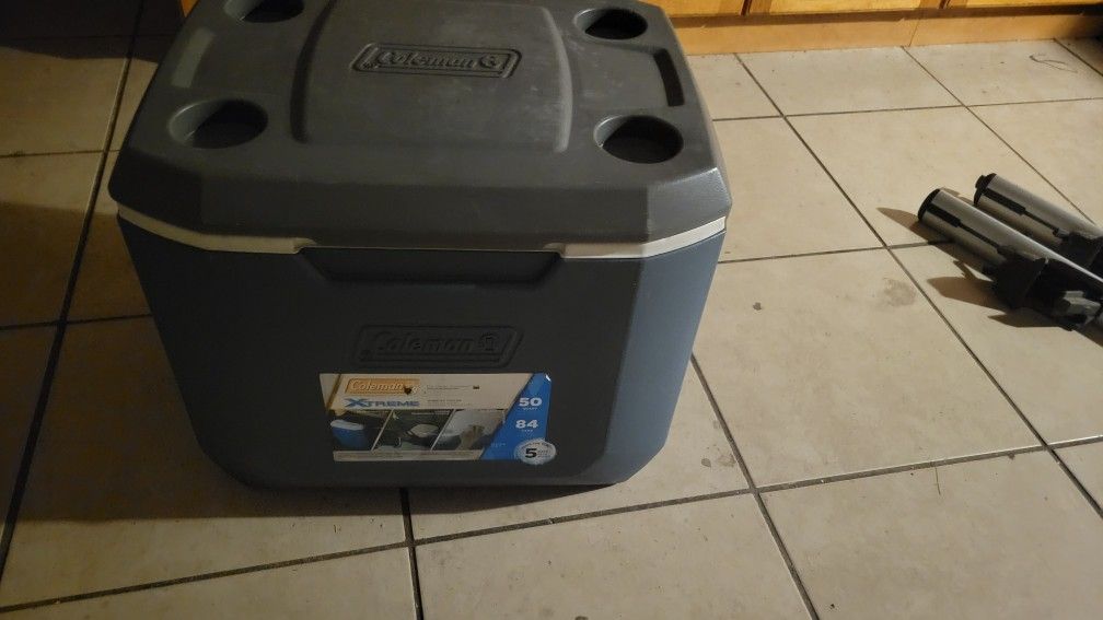 Coleman Xtreme Cooler With Rollers