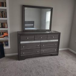 4pc Bedroom Set . 