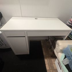 White Desk 