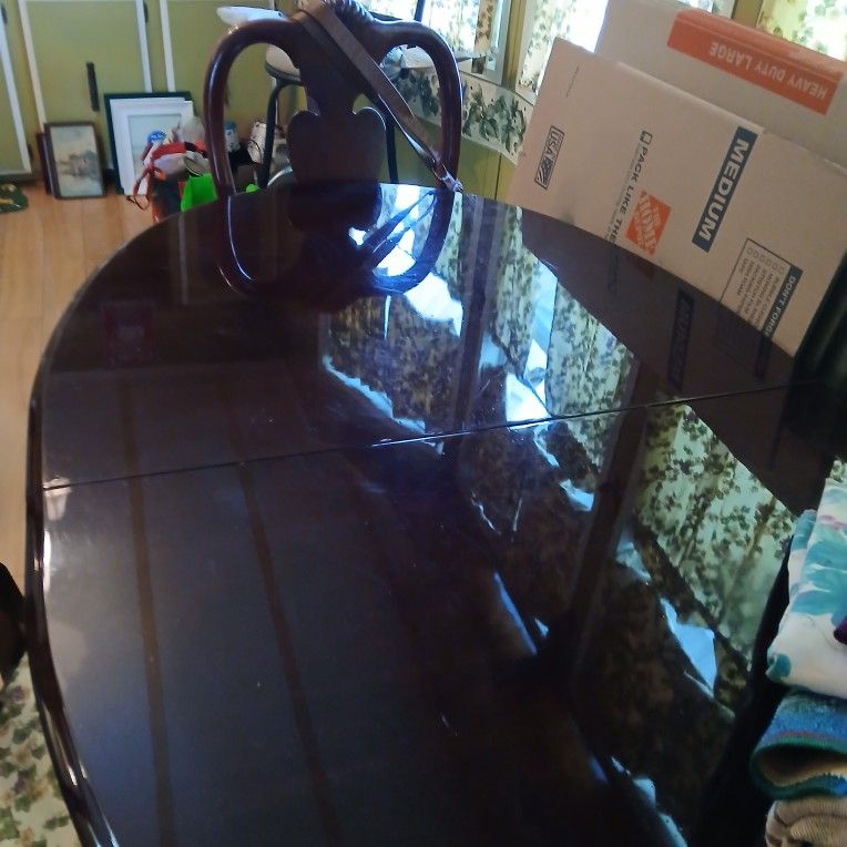 Beautiful Dining Room Table 4 Chairs Comes With A Extra Piece To Extend The Table Longer
