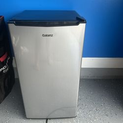 Mini Fridge /freezer