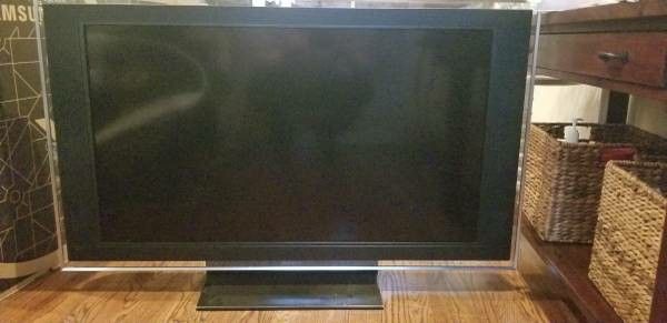 Sony 46 inch TV with remote control and HDMI ports $175