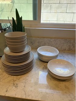 Dishes and bowls, 24 pcs