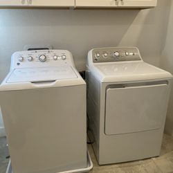 Whirl Pool White Washer & Dryer Set 