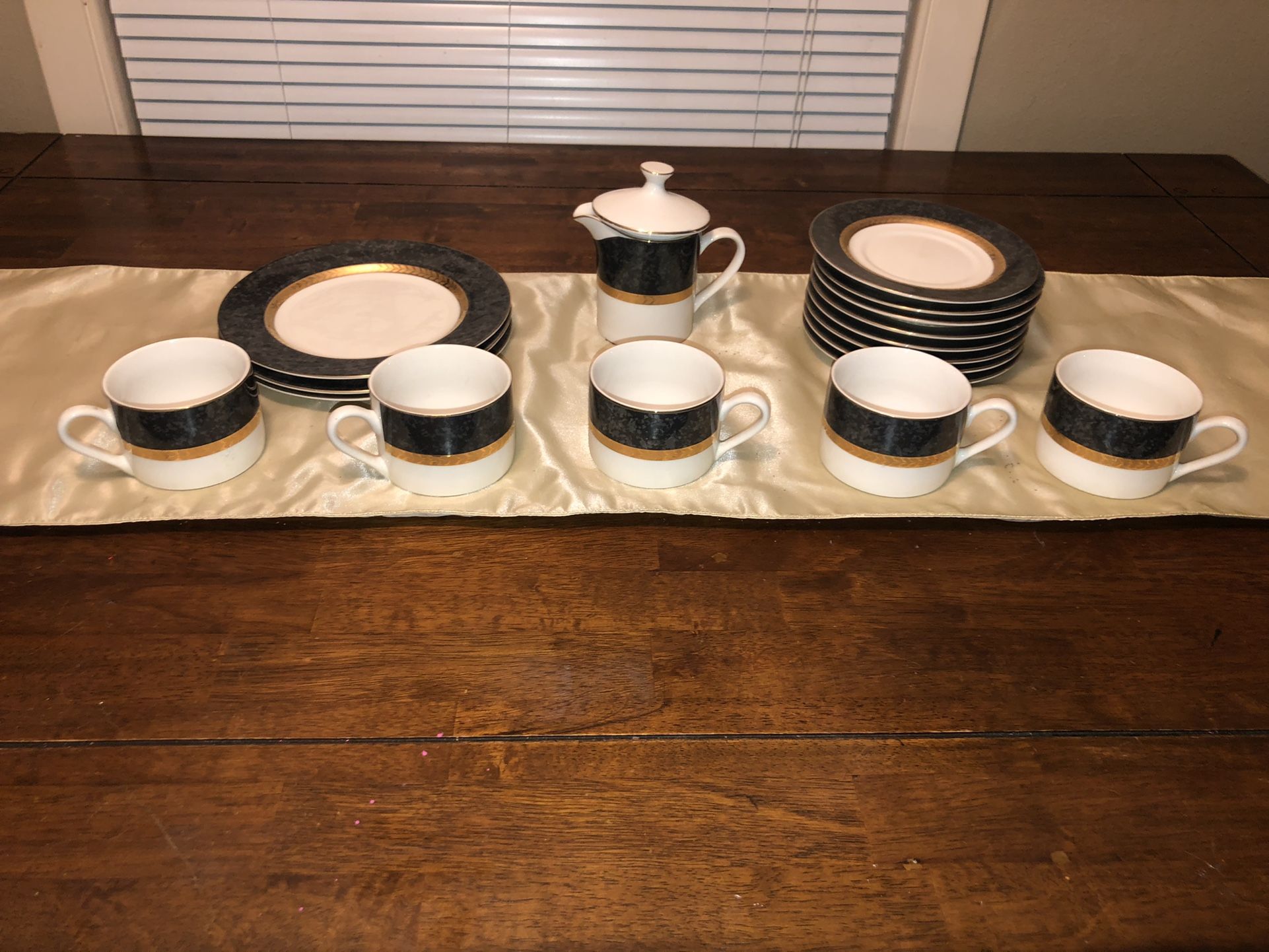 Retroneu Imperial Collection Fine China