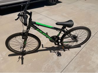 Boys Huffy 24” mountain bike with gears