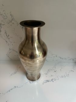 Beautiful vintage solid brass vase