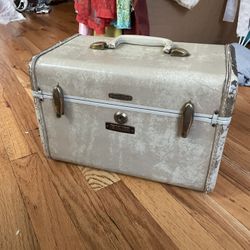 Vintage Makeup Trunk