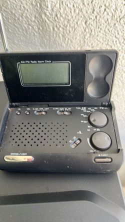 AM/ FM  LCD  ALARM CLOCK. AM/FM RADIO