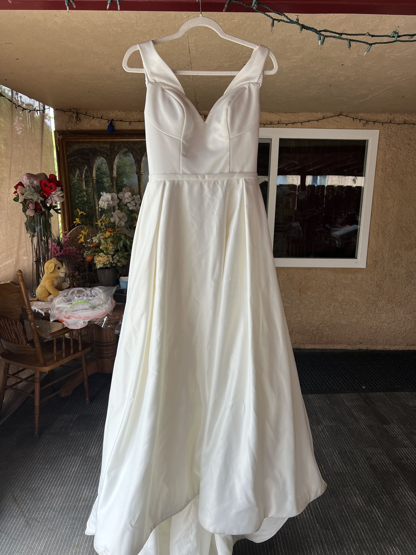 Wedding Dress Size 4 from David’s Bridal