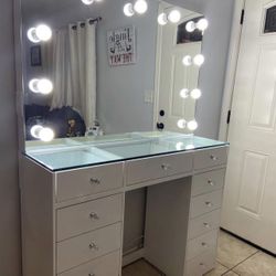 Frameless Makeup Vanity 