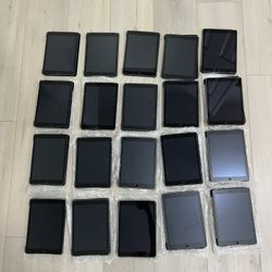 Apple iPad 9.7inch with WiFi 32GB- Space Gray (2017 Model) **BULK SALE** case included