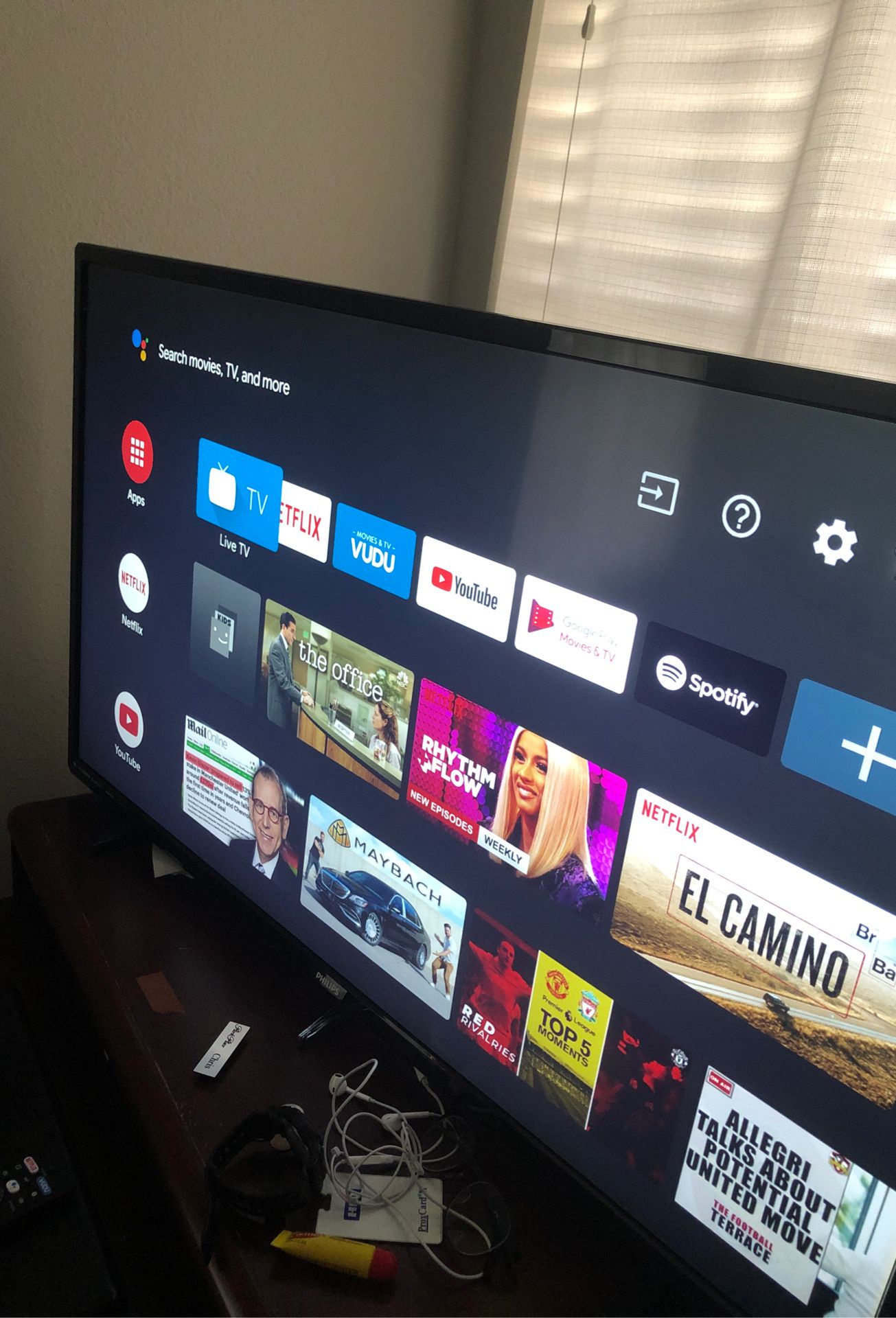 42 inch Philips tv with Hulu,netflix,spotify etc still brand new