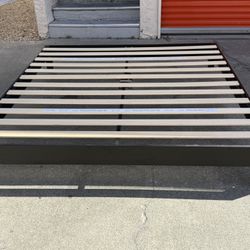bed frame with slats 