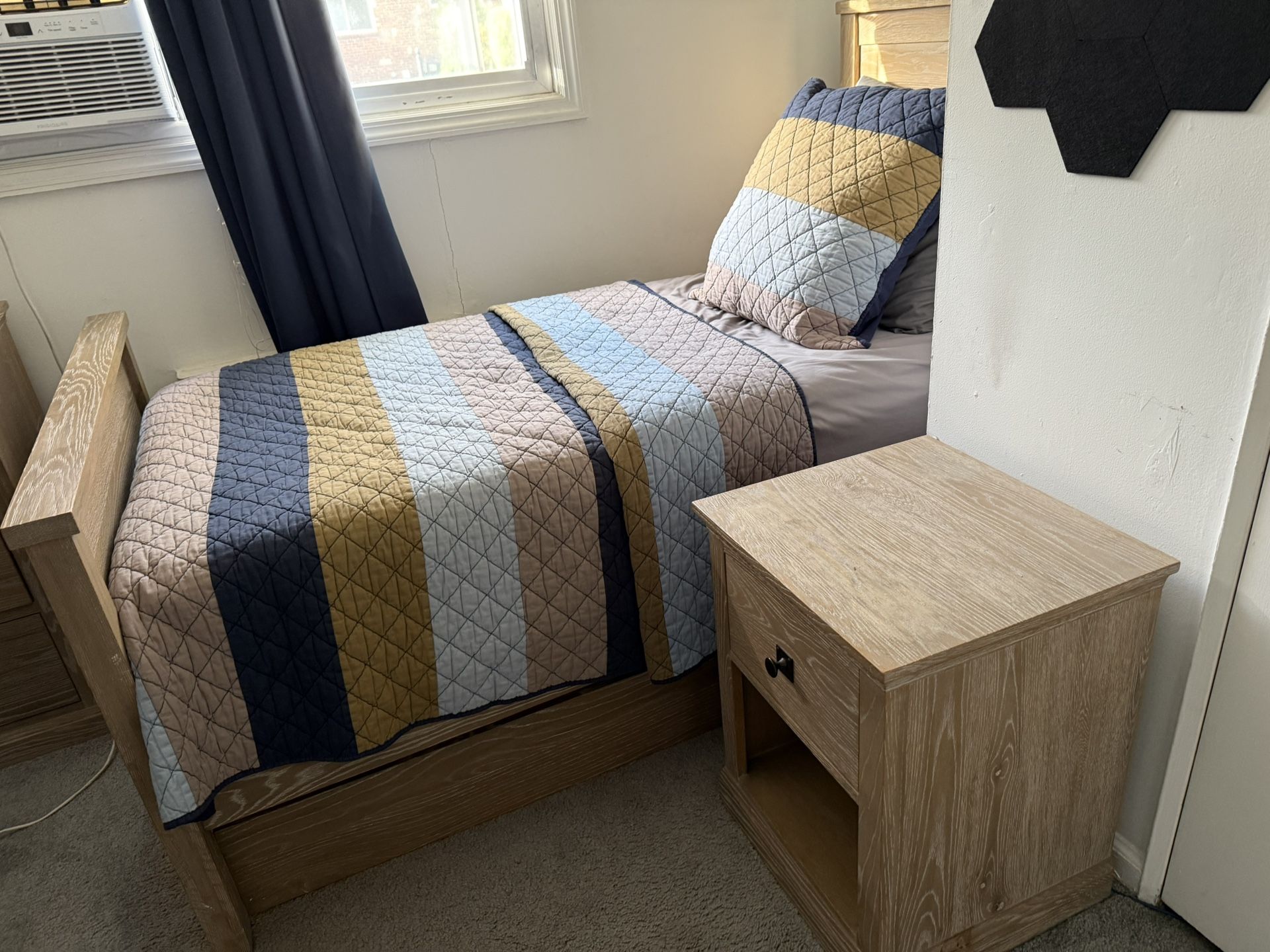 Pottery Barn 3-Piece Bedroom Set – Bed with Trundle, Dresser & Nightstand (Mint Condition)