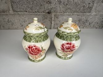 Vintage Floral Ceramic Salt & Pepper Shakers – Hand-Painted Cottagecore Kitchen