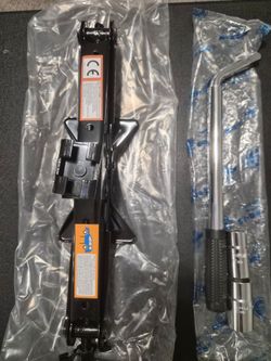 Brand New 2-Ton Car Scissor Jack & Lug Wrench Kit