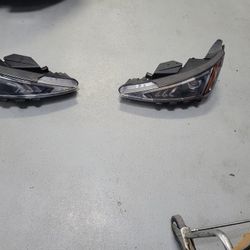 Headlight for a Hyundai Elantra