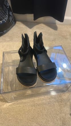 Girls Sandal size 4 black and tan