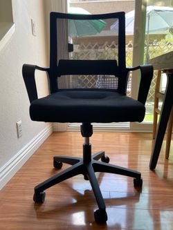 Black Mesh Office Chair with Armrests