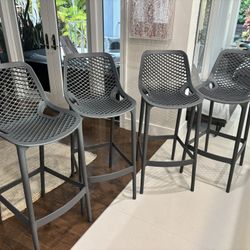 4 Bar Stools (bar Height) 