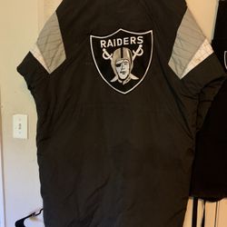 Vintage Immense Detail NFL Raiders trench coat puffer jacket size L