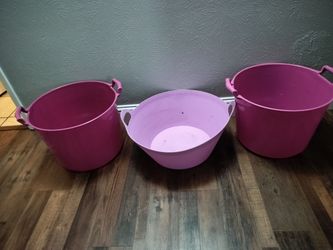 Storage containers