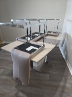 4 or 6 shair table / de 4 o 6 sillas