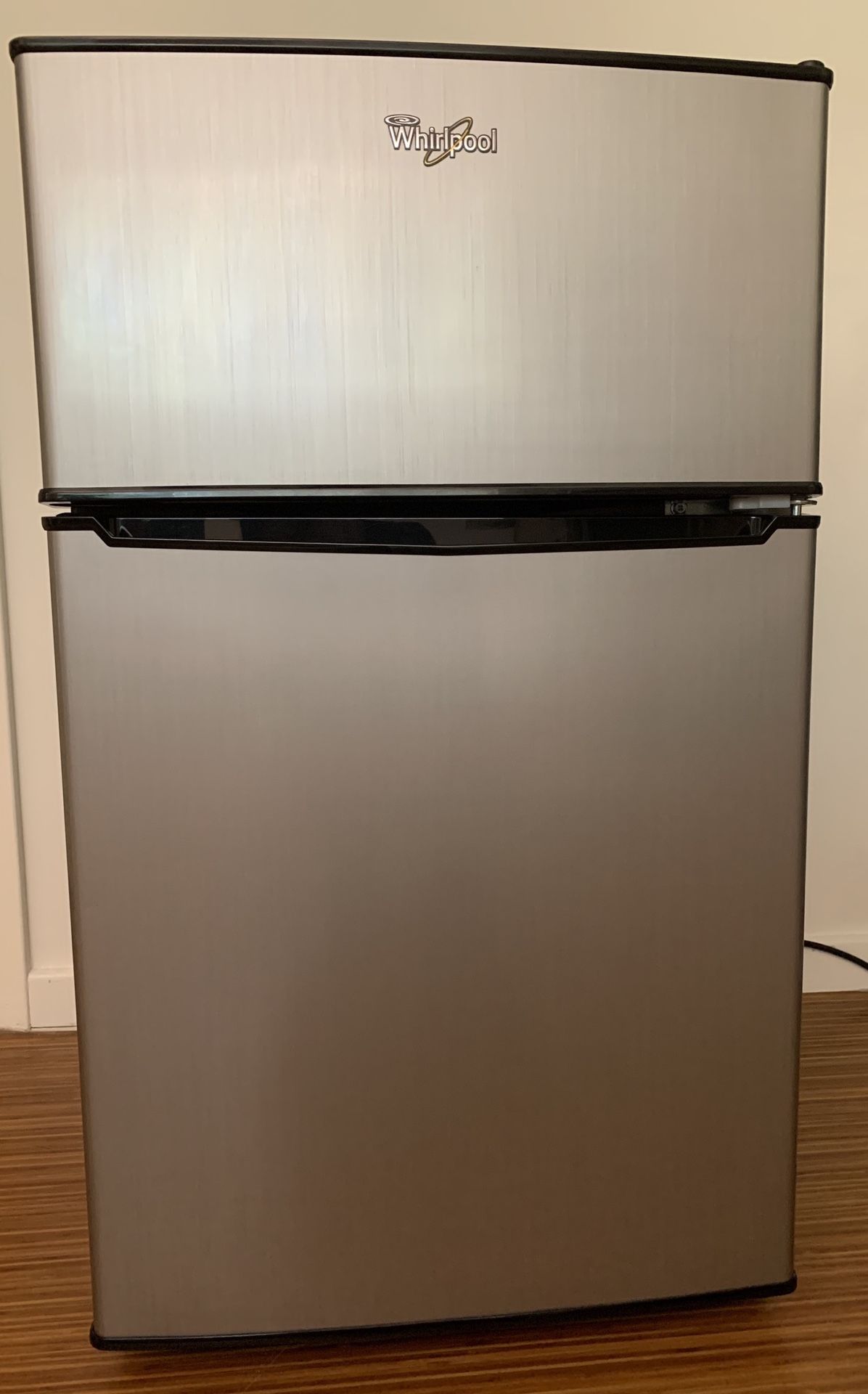 Whirlpool Mini fridge with Freezer