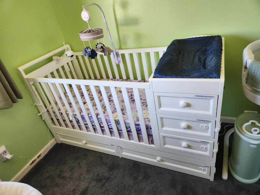 Wood All Inclusive Baby Crib - White