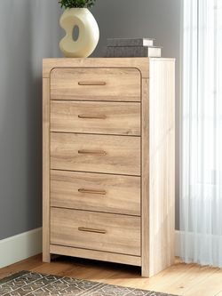 Kinlanni Tan Five Drawer Chest (Online Special Price)