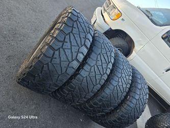 4 used tires 285 70r17 Nitto Ridgerappler $250.00