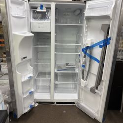 Frigidaire 25.6-cu ft Standard-Depth 36-in Wide Side-by-Side Refrigerator with Ice Maker Water and Ice Dispenser