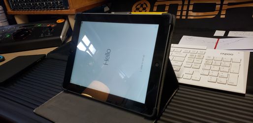 IPAD 16 gig. 2nd gen. Works perfect.