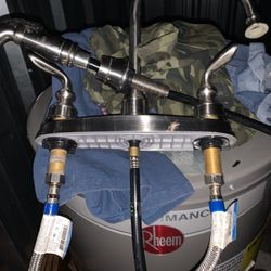 New Kitchen Faucet W/Sprayer