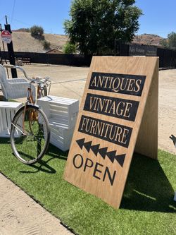 Antiques / Vintage / Furniture 
