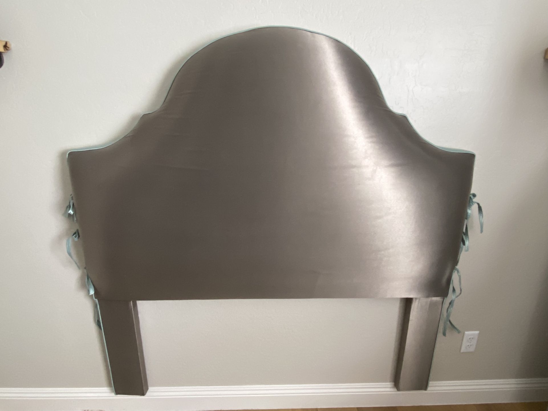 Headboard, Full size, Excellent Condition, Custom-made