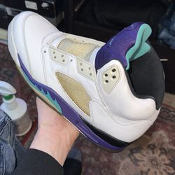 Retro Jordan “grape” 5’s 2012 Size 12 40$