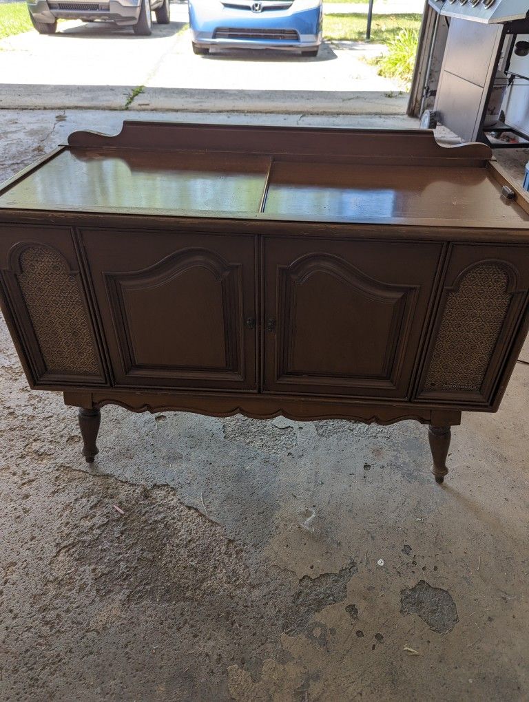 1970s Magnavox Record Changer.