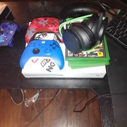 Xbox One S Bundle – Controllers + Games Included With Headphones 