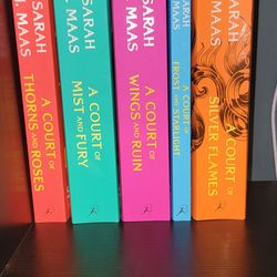 Brand new full ACOTAR ( A Court of Thorns and Roses) bookset by Sarah J. Maas