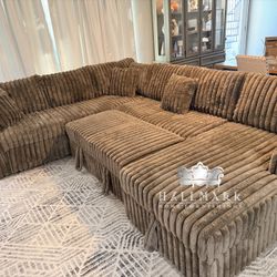 Fluffy Sectionals (USB/Storage/Pullout Bed)