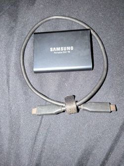 Samsung Portable SSD (2TB)