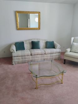 LIKE NEW LIVING ROOM