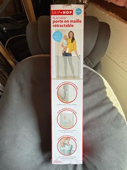 Skip Hop mesh retractable baby gate